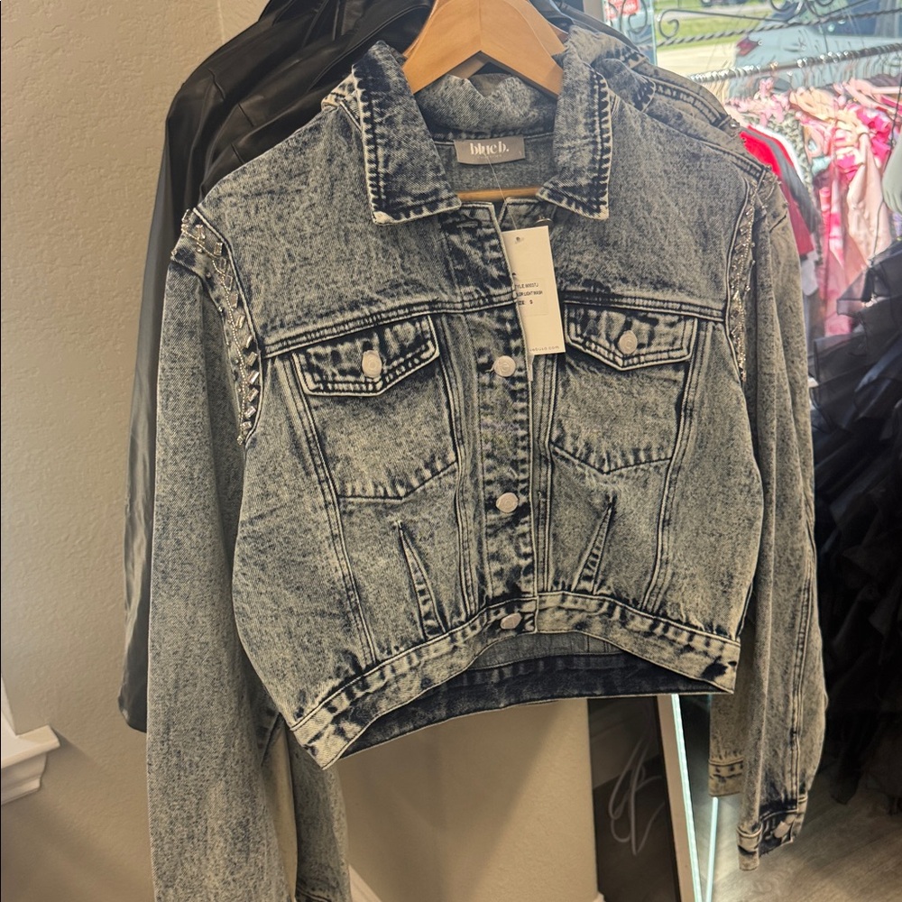 Acid Washed Shoulder Beading
Denim Jacket - Picture 11 of 11